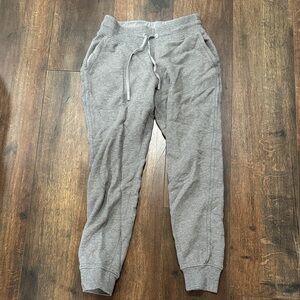 Lululemon Athletica Heather Gray Sweatpants like new size 4